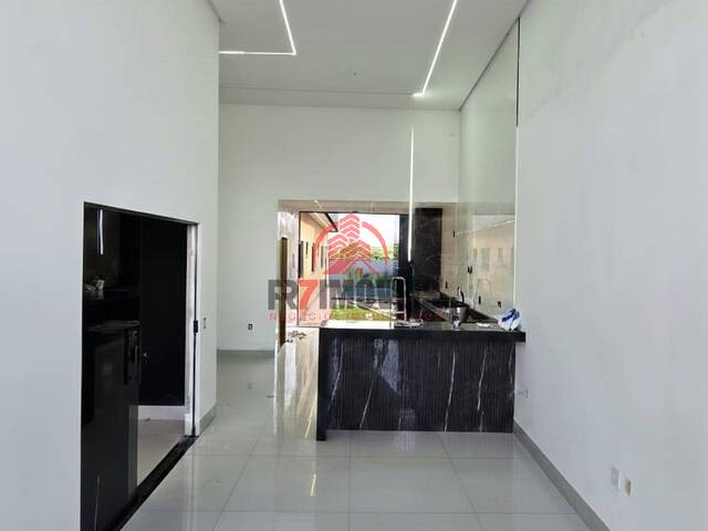 #3042 - Casa para Venda em Goiânia - GO - 2