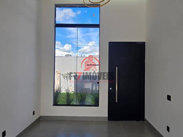 #3046 - Casa para Venda em Goiânia - GO - 2