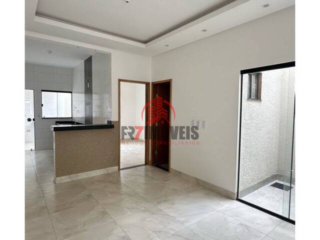 #3057 - Casa para Venda em Goiânia - GO - 2