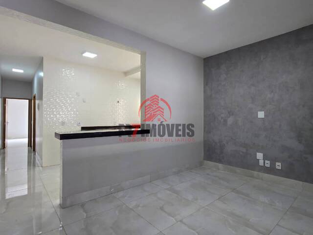 #3062 - Casa para Venda em Goiânia - GO - 2