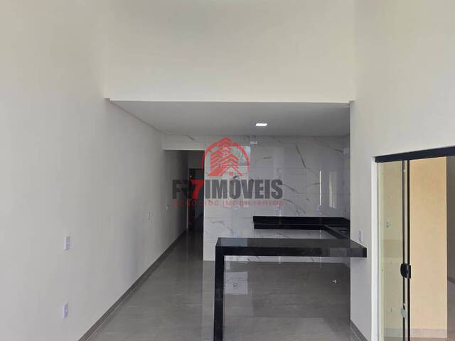 #3063 - Casa para Venda em Goiânia - GO - 3