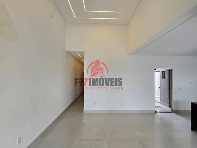 #3071 - Casa para Venda em Goiânia - GO - 3