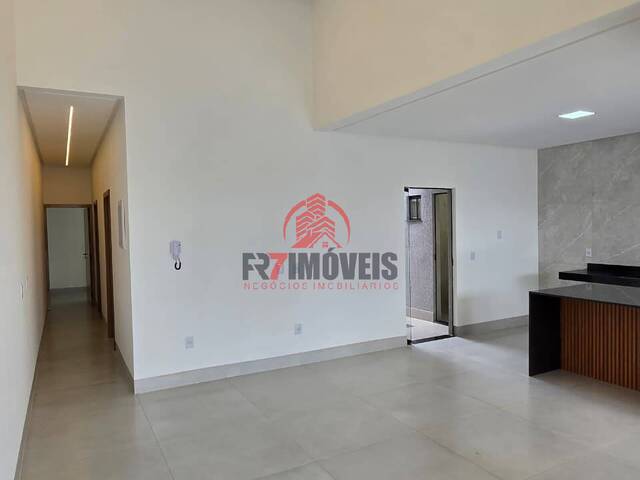 #3071 - Casa para Venda em Goiânia - GO - 2