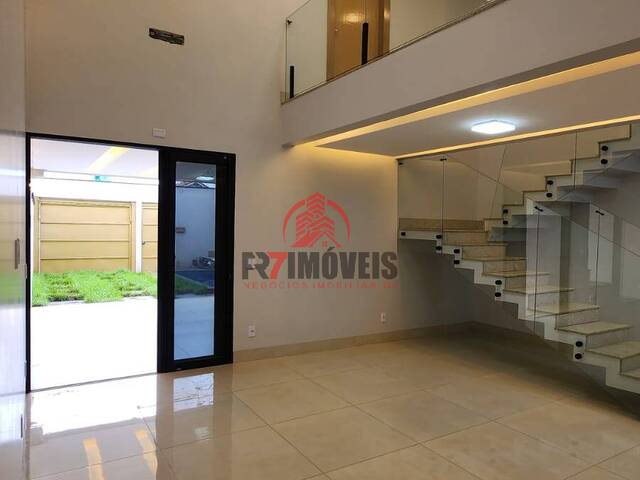 #3079 - Sobrado para Venda em Goiânia - GO