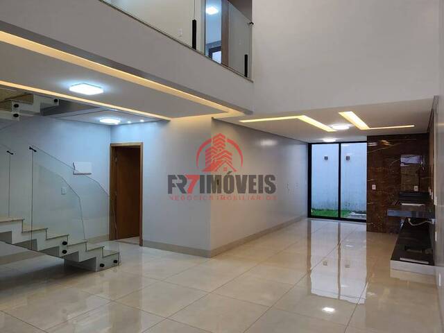 #3079 - Sobrado para Venda em Goiânia - GO