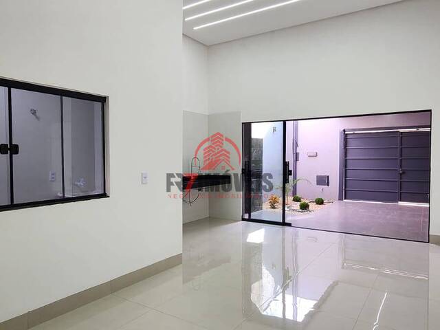 #3082 - Casa para Venda em Goiânia - GO - 3