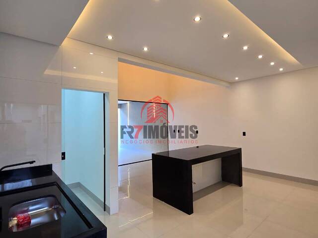 Casa para Venda em Goiânia - 5