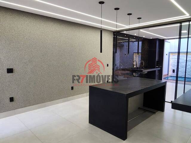 #3053 - Casa para Venda em Goiânia - GO - 3