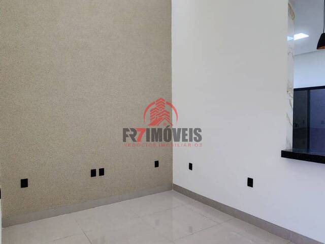 #3098 - Casa para Venda em Goiânia - GO - 3