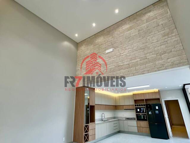 #3110 - Casa para Venda em Senador Canedo - GO