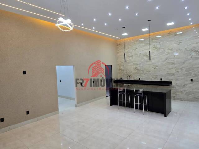 #3124 - Casa para Venda em Goiânia - GO