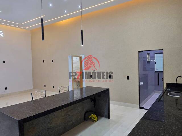 #3124 - Casa para Venda em Goiânia - GO - 3