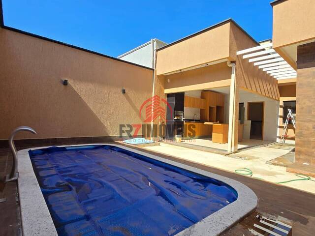 #3127 - Casa para Venda em Goiânia - GO