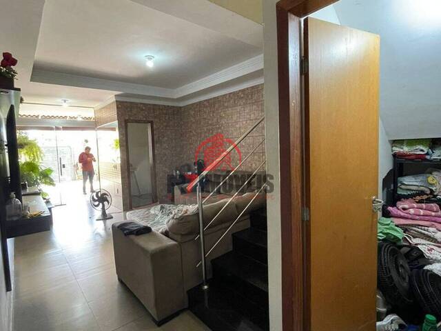 Sobrado para Venda em Goiânia - 4