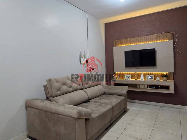 Sobrado para Venda em Goiânia - 2