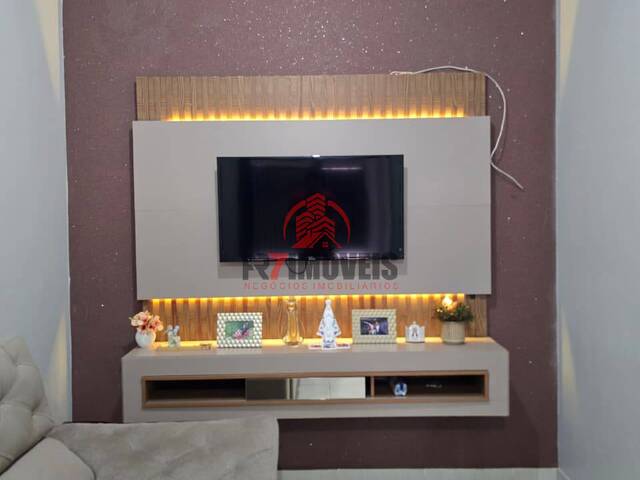 Sobrado para Venda em Goiânia - 3