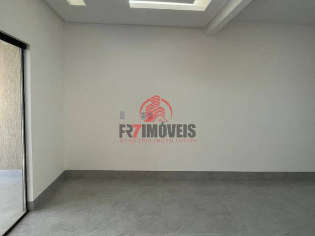 Casa para Venda em Goiânia - 3