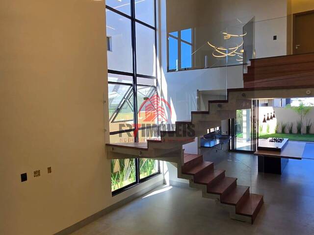 Sobrado para Venda em Goiânia - 4