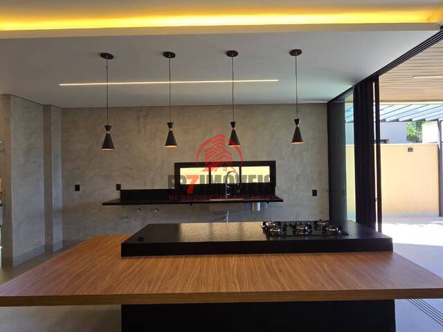 Sobrado para Venda em Goiânia - 5