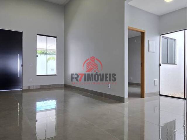 #2877 - Casa para Venda em Goiânia - GO - 3