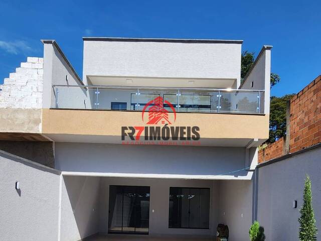 #2932 - Sobrado para Venda em Goiânia - GO - 1