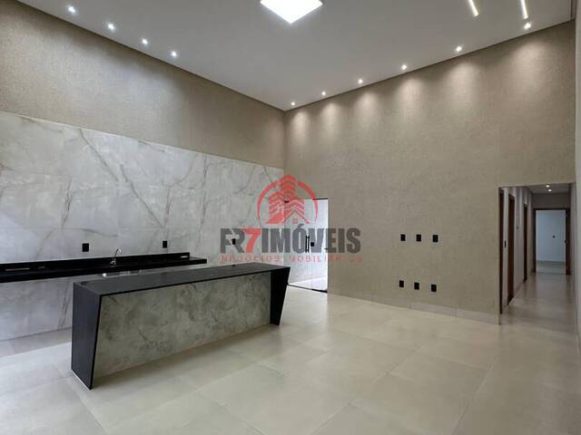 #3047 - Casa para Venda em Goiânia - GO - 2