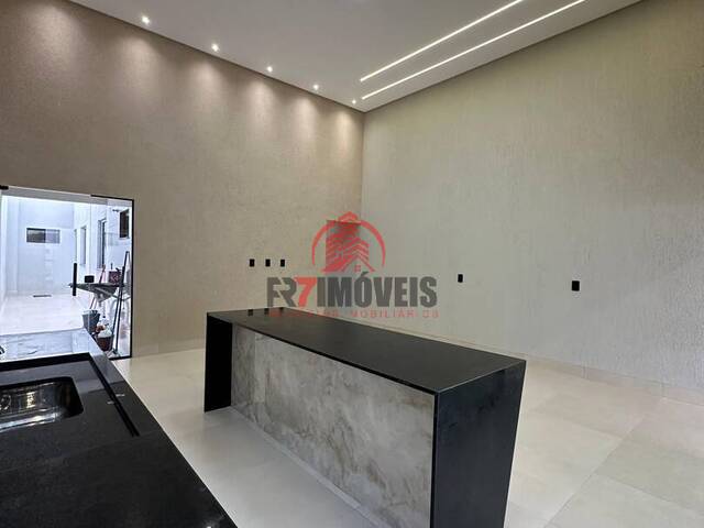 #3047 - Casa para Venda em Goiânia - GO - 3