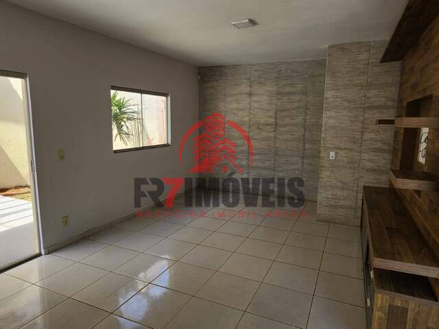 #3131 - Casa para Venda em Goiânia - GO